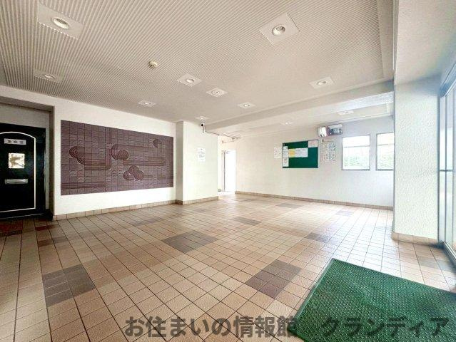 エンゼルハイム鹿浜第6のロビー|ドキドキの新生活も、安心してスタート。ぴったりの住まいを見つけませんか？クランディアが一緒に住まい選びをサポートします‼　まずは、お気軽にお問合せください　＃クランディア