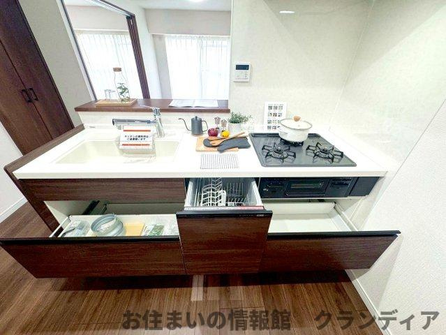エンゼルハイム鹿浜第6のキッチン|ドキドキの新生活も、安心してスタート。ぴったりの住まいを見つけませんか？クランディアが一緒に住まい選びをサポートします‼　まずは、お気軽にお問合せください　＃クランディア