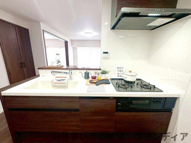 エンゼルハイム鹿浜第6のキッチン|ドキドキの新生活も、安心してスタート。ぴったりの住まいを見つけませんか？クランディアが一緒に住まい選びをサポートします‼　まずは、お気軽にお問合せください　＃クランディア