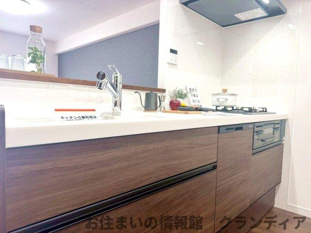 エンゼルハイム鹿浜第6のキッチン|ドキドキの新生活も、安心してスタート。ぴったりの住まいを見つけませんか？クランディアが一緒に住まい選びをサポートします‼　まずは、お気軽にお問合せください　＃クランディア