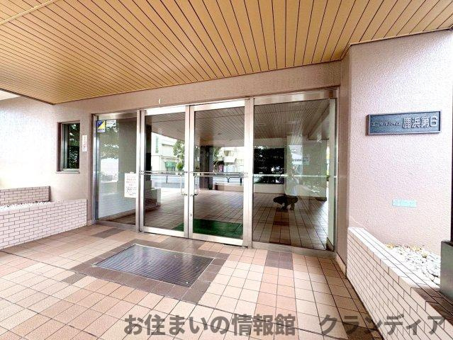 エンゼルハイム鹿浜第6のエントランス|ドキドキの新生活も、安心してスタート。ぴったりの住まいを見つけませんか？クランディアが一緒に住まい選びをサポートします‼　まずは、お気軽にお問合せください　＃クランディア