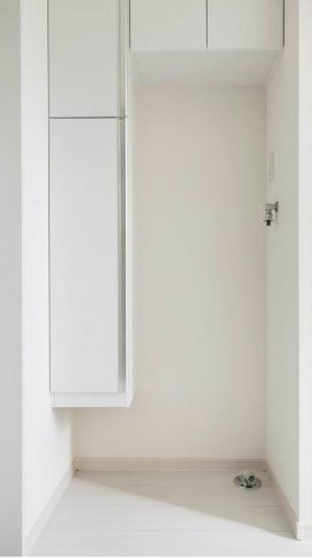 板橋区中丸町のアパートの玄関|明るい玄関です