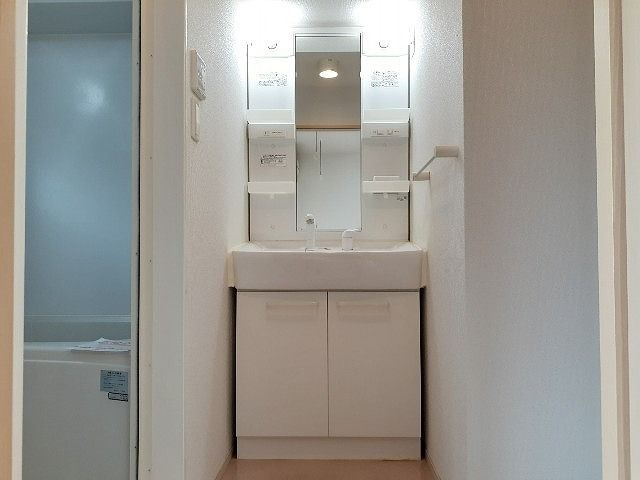 カルム　ユイットの洗面所|明るい洗面所です