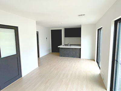 【居間・リビング】 | 豊中市夕日丘2丁目、新築戸建て♪ | 【同社施工例写真】リビング♪
日当たり良好！
