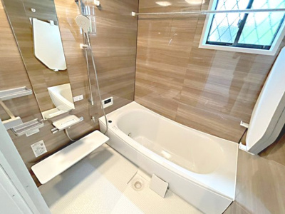 【浴室】 | 豊中市夕日丘2丁目、新築戸建て♪ | 【同社施工例写真】浴室♪
浴室は16×16の広々タイプ♪