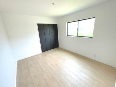 【洋室】 | 豊中市夕日丘2丁目、新築戸建て♪ | 【同社施工例写真】洋室♪
主寝室！