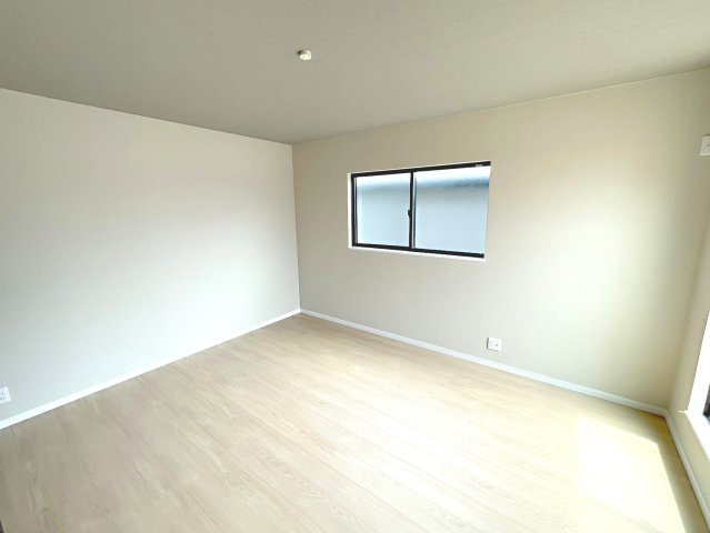 【収納】 | 豊中市夕日丘2丁目、新築戸建て | 【同社施工例写真】収納♪
便利なクローゼット付き！