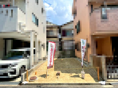 【外観】 | 豊中市夕日丘2丁目、新築戸建て♪ | 【現地写真】
前面道路約4ｍ♪
スーパーや薬局、病院、公園など徒歩約6分圏内！