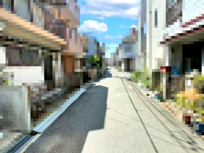 【外観】 | 豊中市夕日丘2丁目、新築戸建て♪ | 【現地写真】
前面道路約4ｍ♪
スーパーや薬局、病院、公園など徒歩約6分圏内！