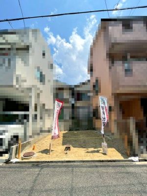 【外観】 | 豊中市夕日丘2丁目、新築戸建て♪ | 【現地写真】
前面道路約4ｍ♪
スーパーや薬局、病院、公園など徒歩約6分圏内！