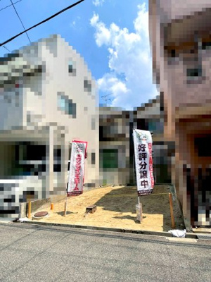 【外観】 | 豊中市夕日丘2丁目、新築戸建て♪ | 【現地写真】
前面道路約4ｍ♪
スーパーや薬局、病院、公園など徒歩約6分圏内！