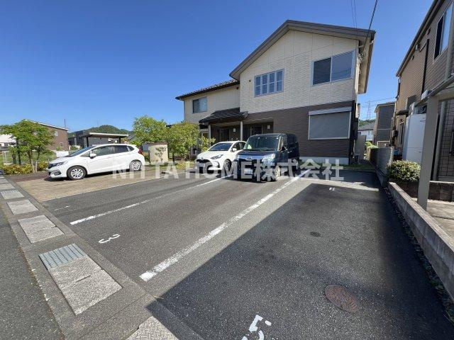 福知山市石原５丁目のアパートの駐車場|敷地内に駐車場も完備◎