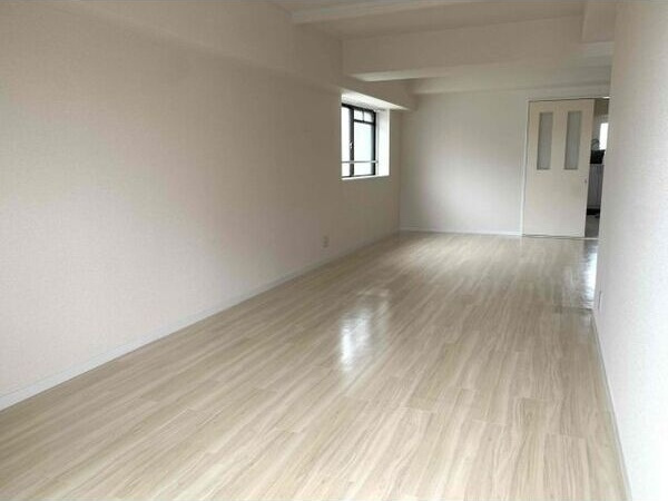 赤坪小菅ビルの内装