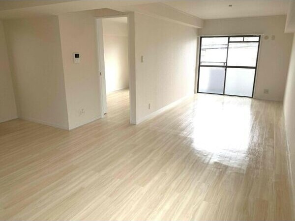 赤坪小菅ビルの居間・リビング