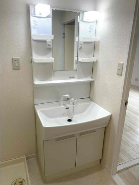 赤坪小菅ビルの洗面所