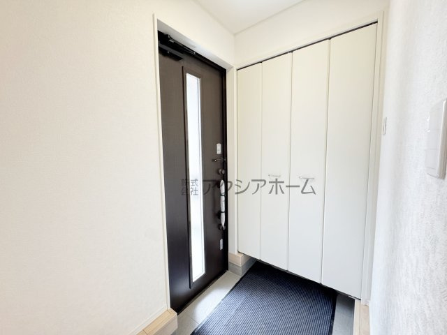 飯能市双柳・全14棟　新築一戸建　12号棟　～LDK16.2帖～の玄関|玄関収納