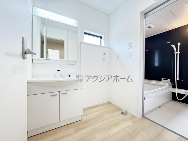 飯能市双柳・全14棟　新築一戸建　12号棟　～LDK16.2帖～の独立洗面台