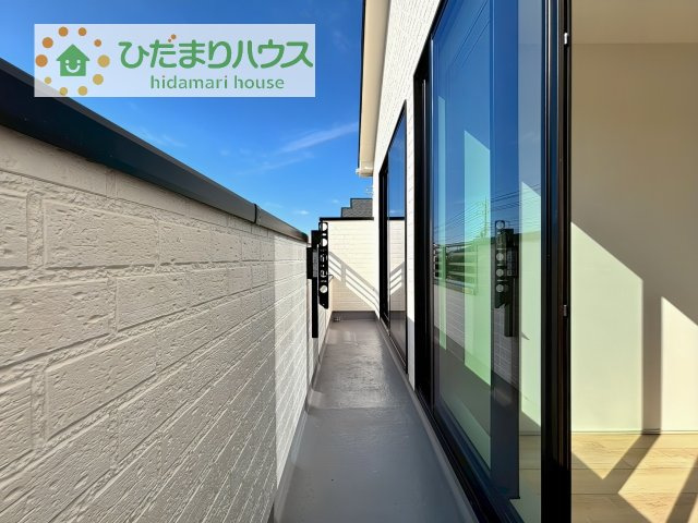 【バルコニー】 | 土浦市右籾2448番　新築戸建　D号棟 | 広々としたバルコニーは、大量の洗濯物を干しても余裕！お布団だって、家族全員分をいっきに干せますね(^O^)