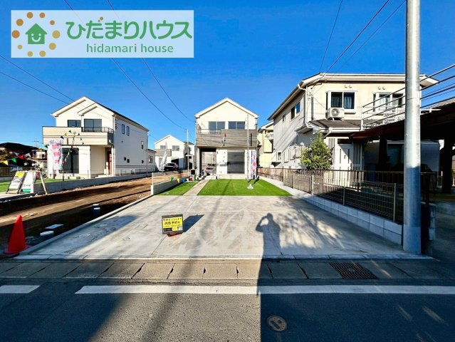 【駐車場】 | 土浦市右籾2448番　新築戸建　D号棟 | ゆったりとしたカースペースで、ファミリーカーや軽自動車もラクラク駐車出来ますね♪