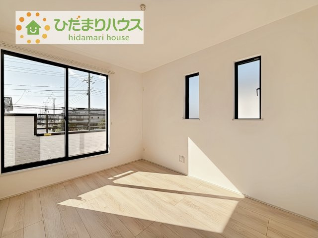 【洋室】 | 土浦市右籾2448番　新築戸建　D号棟 | お掃除しやすく、清潔感を保てるのでダニも発生しにくいフローリング♪