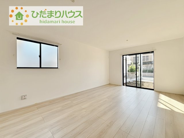 【居間・リビング】 | 土浦市右籾2448番　新築戸建　D号棟 | 家族の集まるLDKは広々20帖！贅沢な空間を演出！