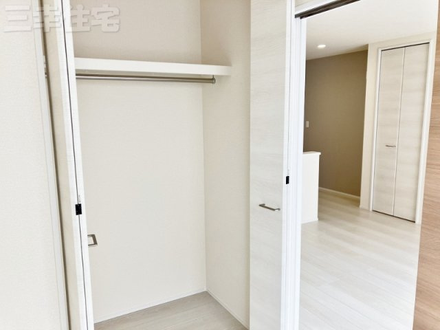 碧南市志貴町の省エネ性能ラベル|建物の床をささえる『床束(ゆかづか)』という支持材に、さびやシロアリを寄せ付けない鋼製の床束を採用しているため、従来品に比べ床構造の耐久性を向上させています