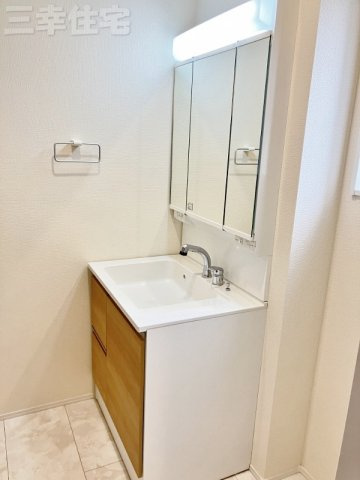 碧南市志貴町の構造・工法・仕様|外側から柱・梁等に耐力面材を貼り付ける工法です。住宅性能評価制度『構造の安定に関すること』における耐震等級で最上位等級3の基準にて、また耐風等級で最上位等級2の基準にて、耐力壁を設計しています！