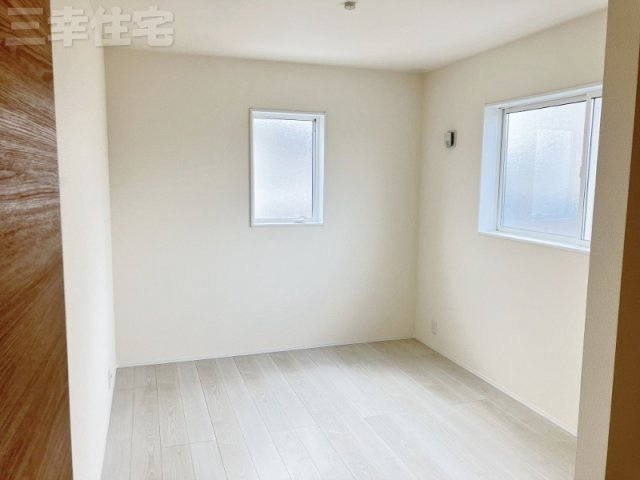 碧南市志貴町のその他|階段やトイレには手すりを設置し、転落の防止や体への負担を軽減します。健康や安全に配慮した安心の住宅を提供します。