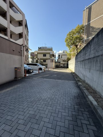 メゾン御影西平野の駐車場