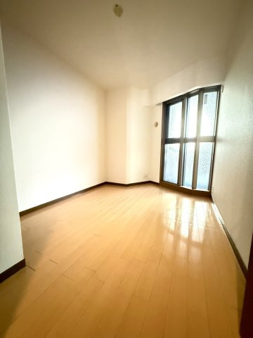 メゾン御影西平野の洋室