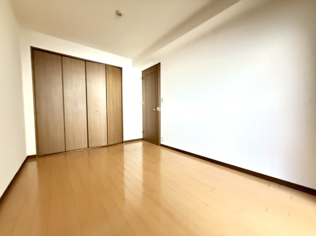 メゾン御影西平野の洋室