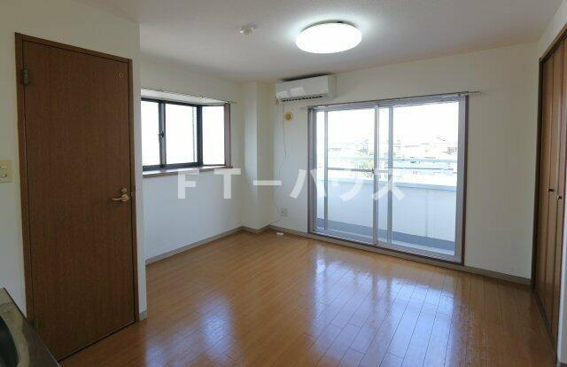 グレーシャーブルーの居間・リビング