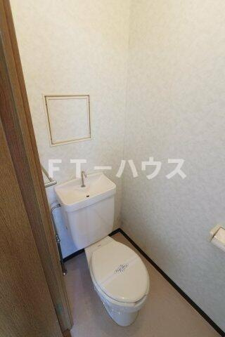 グレーシャーブルーのトイレ|トイレも大事なポイントですね。