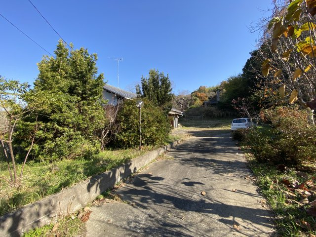 茂原市本納　中古戸建の前面道路含む現地写真