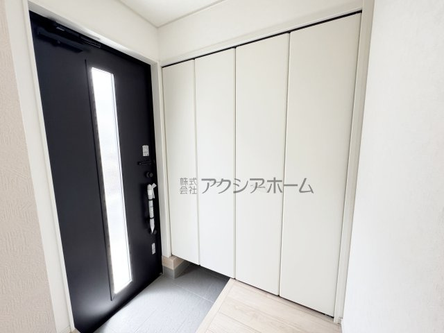 飯能市双柳・全14棟　新築一戸建　13号棟　～LDK16.2帖～の玄関|玄関収納
