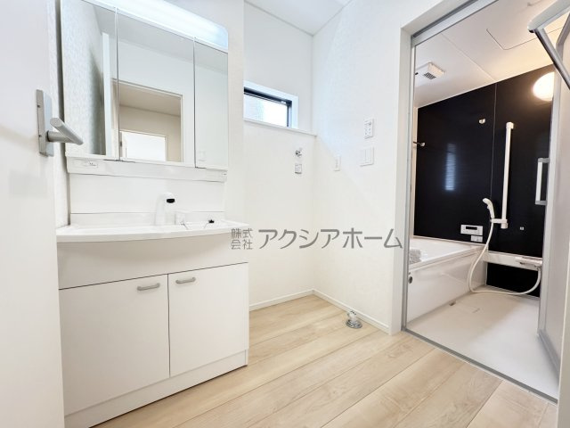 飯能市双柳・全14棟　新築一戸建　13号棟　～LDK16.2帖～の独立洗面台