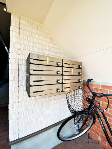 Creo栄生伍番館のエントランス