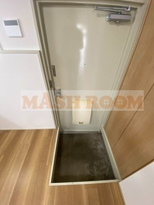 日信コーポの玄関