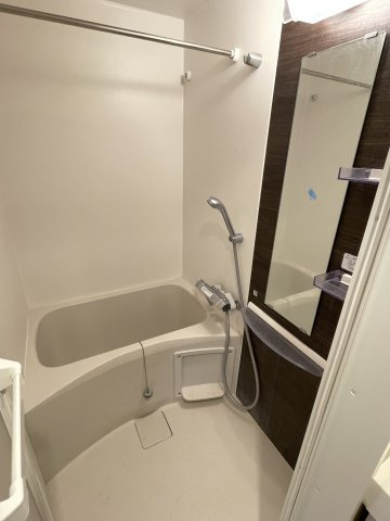 稲城市東長沼の賃貸マンションの浴室