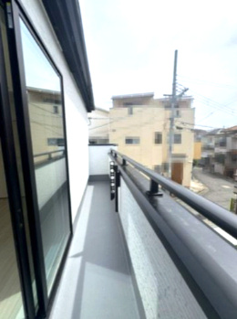 【バルコニー】 | GRAFARE堺市堀上緑町3期 | 南西向きなので、陽当りも良く気分も爽快！お洗濯物やお布団も気持ちよく干せそうです。