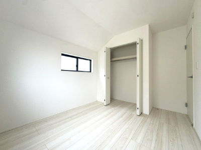 【収納】 | GRAFARE堺市堀上緑町3期 | 5.2帖洋室のクローゼット！収納豊富な住まいでたくさんメリットのある暮らしを始めてみませんか。