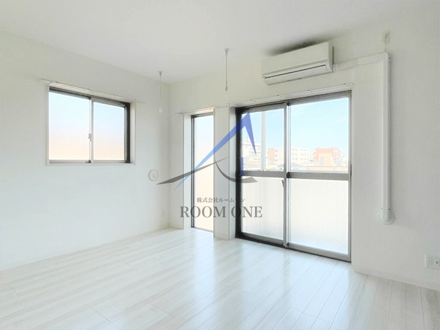 ワイズ　メゾンの居間・リビング|洋室のお部屋です。