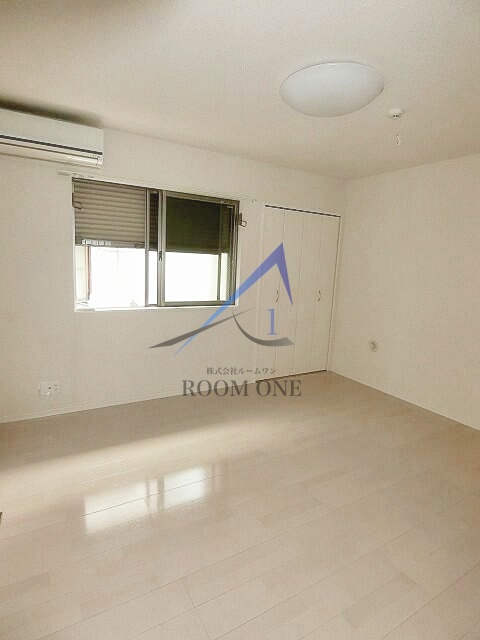 スプリングス横浜子安の居間・リビング|洋室のお部屋です。