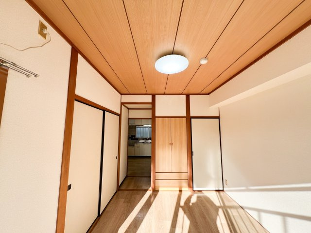 岡林マンションの洋室