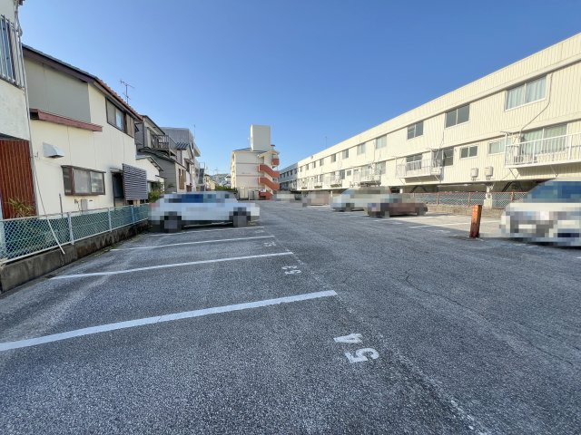 岡林マンションの駐車場