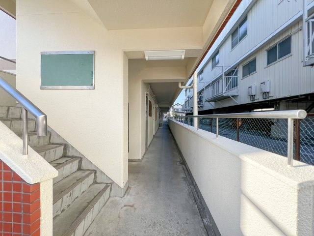 岡林マンションのエントランス