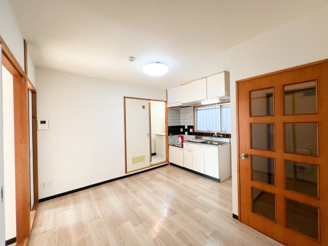 岡林マンションの居間・リビング