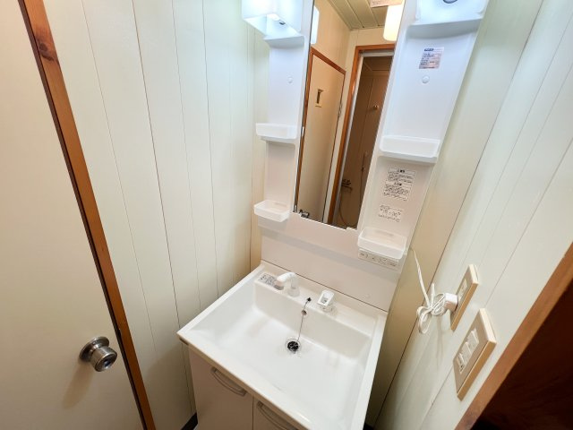 岡林マンションの独立洗面台