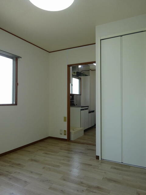 川崎市多摩区三田１丁目の賃貸マンションの居間・リビング