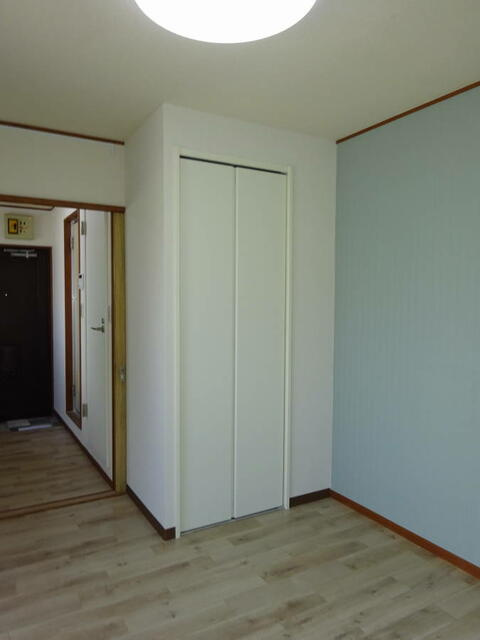 川崎市多摩区三田１丁目の賃貸マンションの居間・リビング